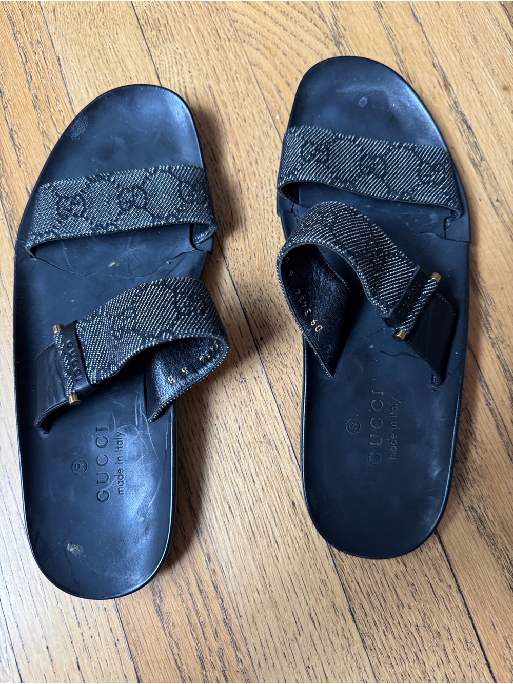 Gucci women’s  Black Logo Strap Slide Sandals
